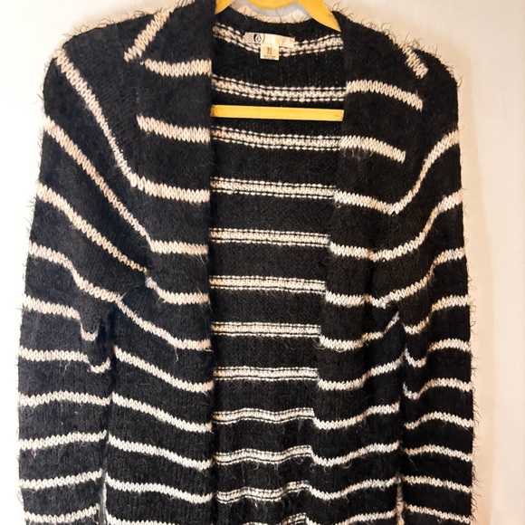 Women's Volcom Long Cardigan Sweater Knit
Black White XS-S-M(8-10) The Breeze - Picture 2 of 10
